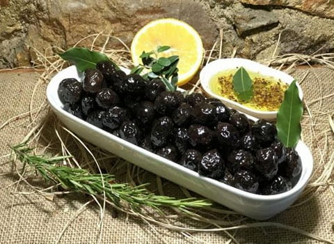 تصویر 3 از خرید و قیمت زیتون سیاه چروک ترکیه + فروش عمده